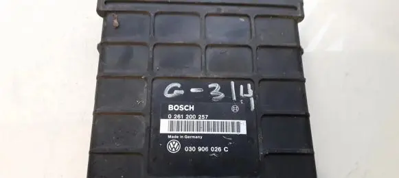 Volkswagen Golf III Engine control unit/module 030906026c 0261200257