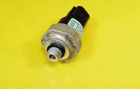 Peugeot 206 Air conditioning (A/C) pressure sensor F815DEYAA04
