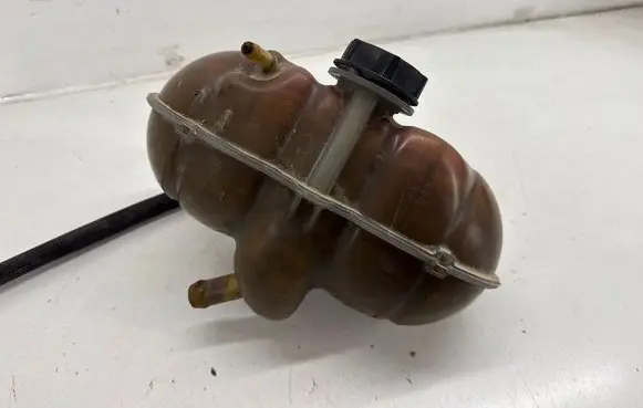 Ford Mustang VI Coolant expansion tank/reservoir FR338A080AC