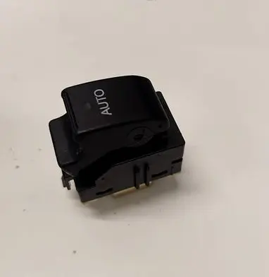 Toyota Avensis T250 Electric window control switch 8481005050