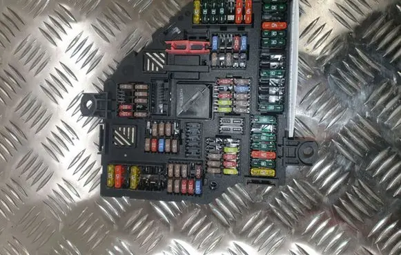 BMW 5 F10 F11 Fuse module 9252813 19021202772461 317033451F