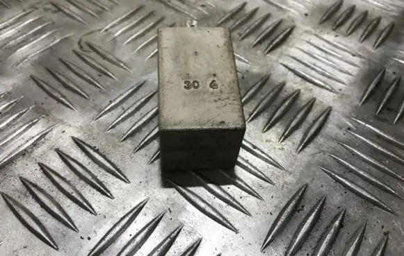 Renault Laguna I Other relay 7700811860