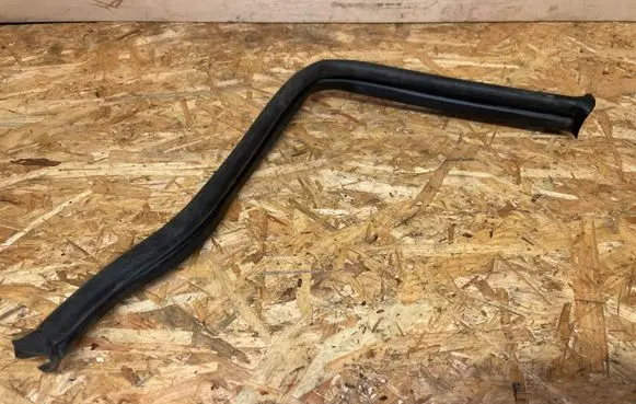 BMW 8 E31 Engine compartment rubber 