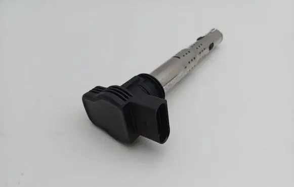 Volkswagen Golf Plus High voltage ignition coil 07K905715F