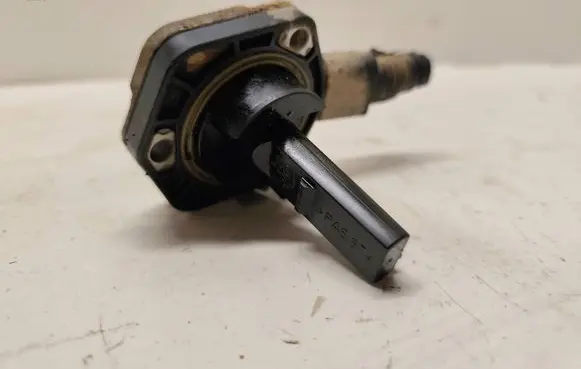 Audi A4 S4 B6 8E 8H Oil level sensor 