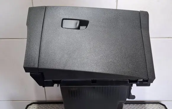 Renault Clio V Glove box 681081071R