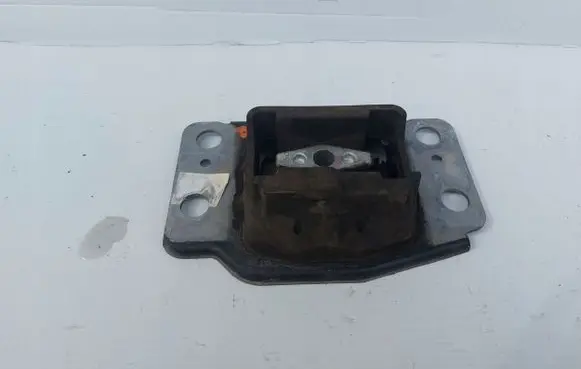 Ford Focus Engine mount bracket 7M121