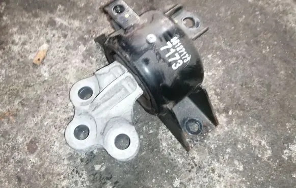 Opel Mokka X Gearbox mounting bracket 95127173