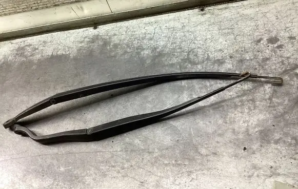 Honda CR-V Front wiper blade arm