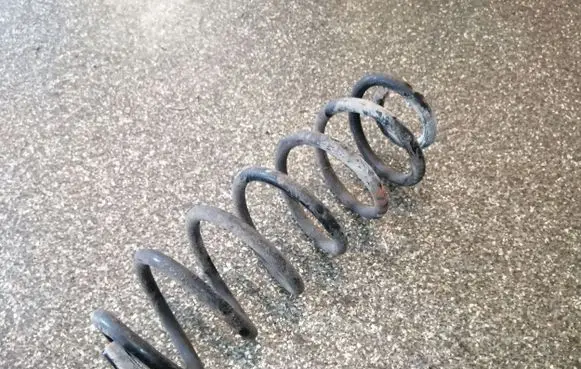 Volkswagen Touran I Rear coil spring