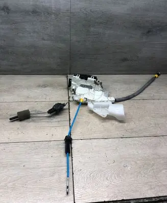 Mercedes-Benz E W212 Front door lock A0997200135 ZGS001