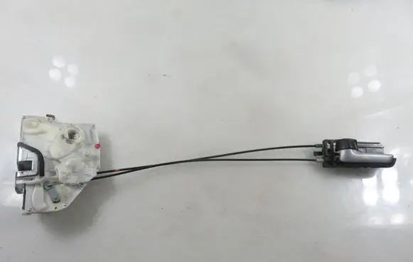 Opel Agila B Front door lock 8220251K60