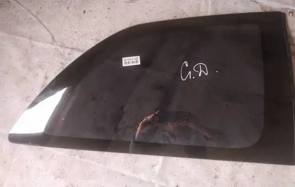 Toyota Yaris Rear side window