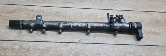 Mercedes-Benz E W211 Fuel main line pipe A6110780449 10511823 0281002494