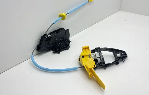 BMW 2 F44 Front door lock 7956135 A071875 17756710