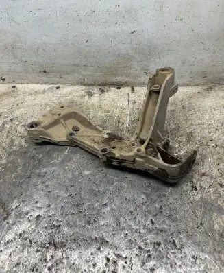 Volkswagen Caddy Engine mounting bracket