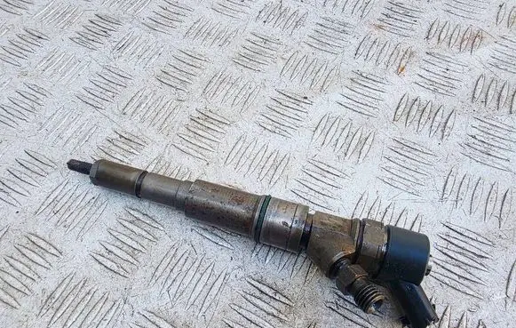 BMW 5 E39 Fuel injector 7785984 0445110047