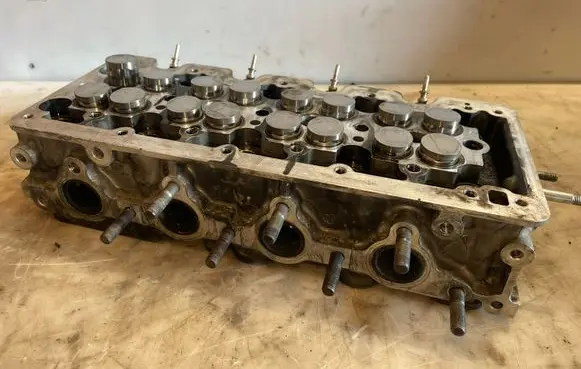 Opel Astra H Engine head 20021751