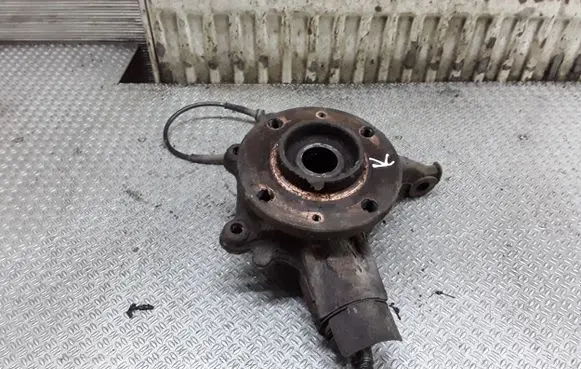 Citroen C4 Grand Picasso Front wheel hub spindle knuckle
