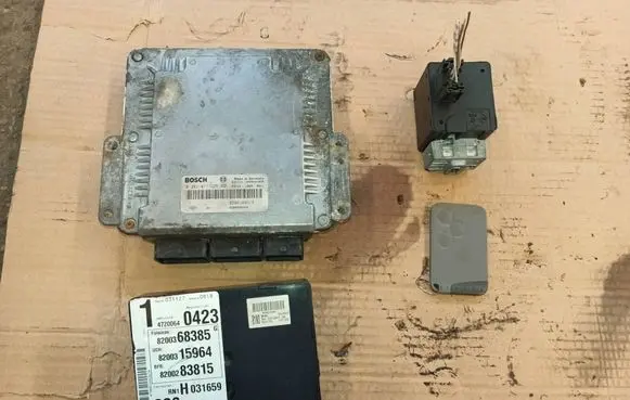 Renault Espace - Grand espace IV Engine ECU kit and lock set 0281011325 8200315964