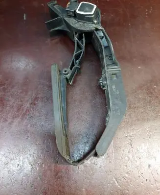 Mercedes-Benz C W203 Accelerator throttle pedal A2113000404