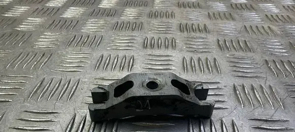 Skoda Octavia Mk3 (5E) Fuel Injector clamp holder 03L216