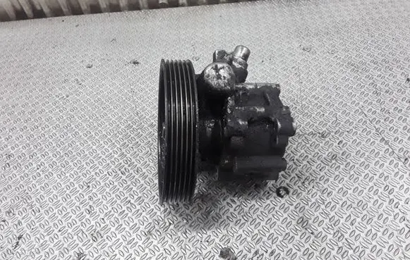 Peugeot 607 Power steering pump 9636086680