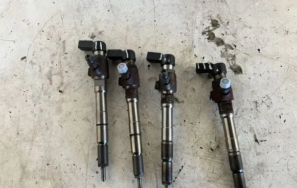 Skoda Rapid (NH) Fuel injector 03L130277B