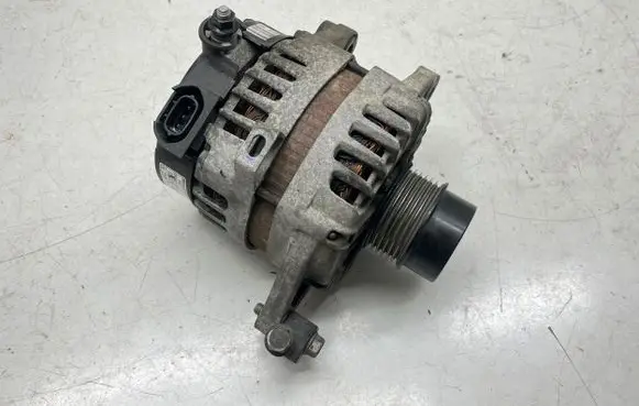 Hyundai Tucson TL Generator/alternator 373002B960 135V130A 2622503
