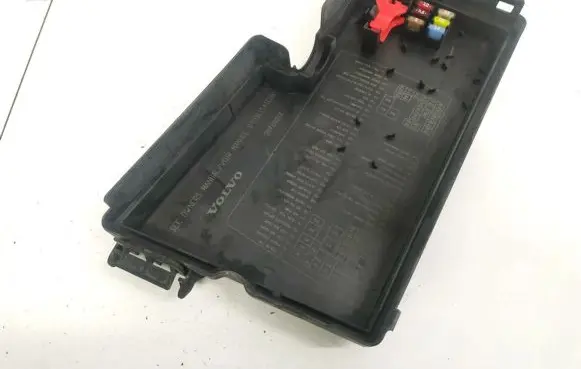 Volvo S40 Fuse box cover 318818101 D00MB