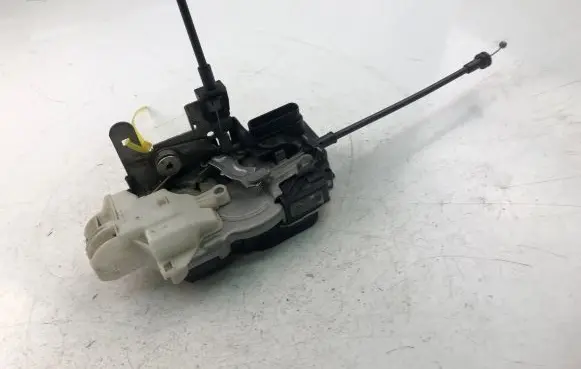 Volvo V40 Coupe door lock (next to the handle) 31301427