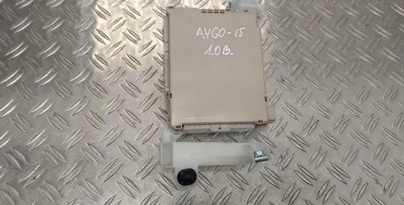 Toyota Aygo AB40 Fuse module 827300H030