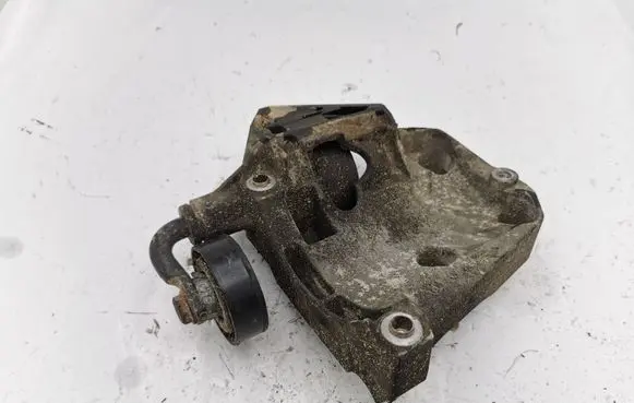 BMW 5 E60 E61 A/C compressor mount bracket 653202