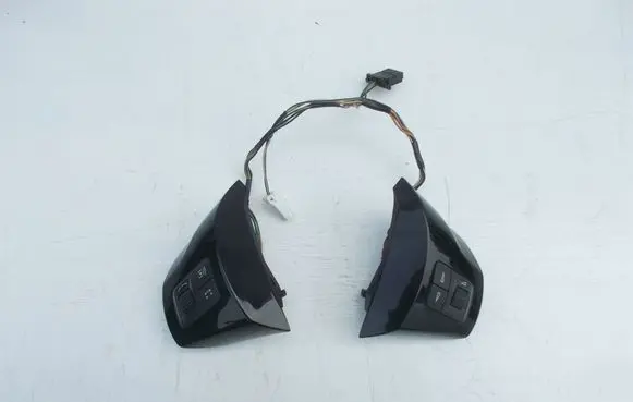 Opel Corsa D Steering wheel buttons/switches 13222331