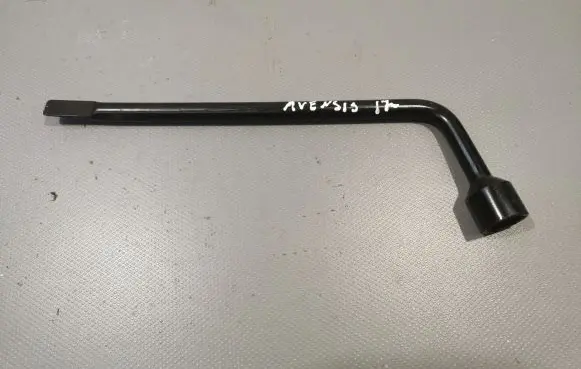 Toyota Avensis T270 Wheel nut wrench 