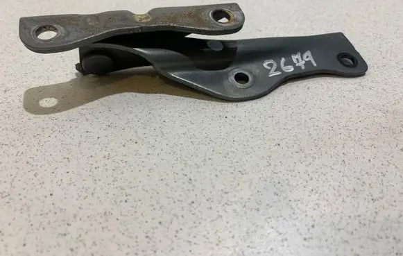 Subaru Outback Tailgate/trunk/boot hinge