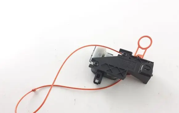 Mercedes-Benz E AMG W212 Fuel tank cap lock motor A2048200072 A2048990150