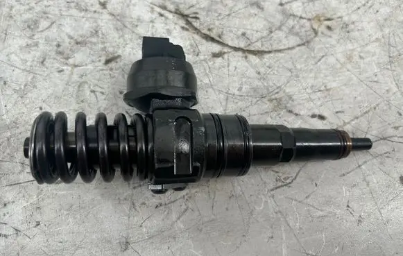 Volkswagen Transporter - Caravelle T5 Fuel injector 0414720309 07Z130073N