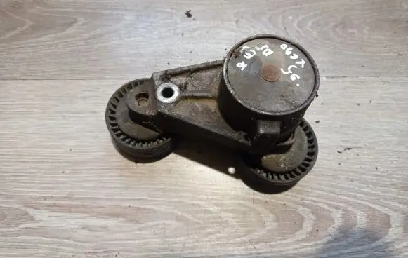 Volvo XC90 Alternator belt tensioner 