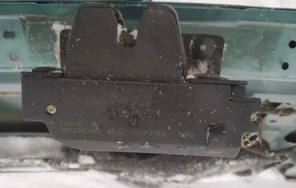 Peugeot 206 Tailgate/trunk/boot lock/catch/latch 9646091480