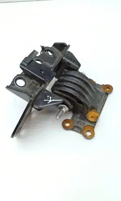 Lexus RX 450H Engine mount bracket