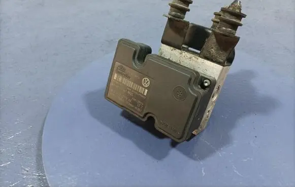 Skoda Octavia Mk2 (1Z) ABS Pump 1K0614117AC