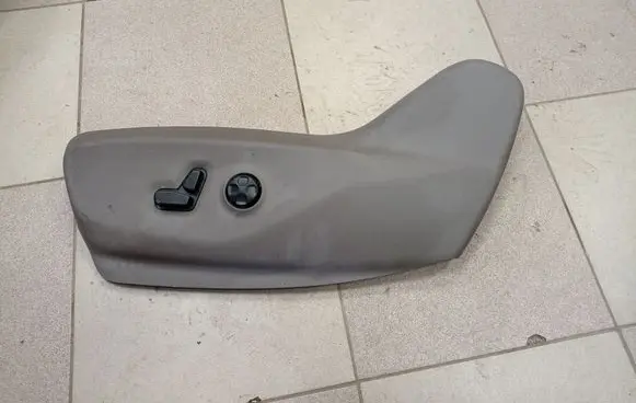 Chrysler Pacifica Front door seat control surround trim 5SX06TRMAB 66592 MT1994