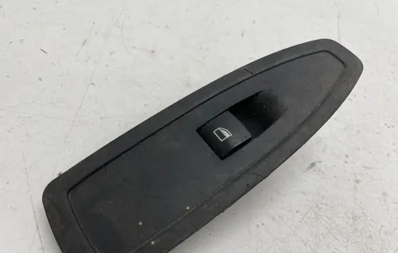 BMW 1 F20 F21 Electric window control switch 9208107