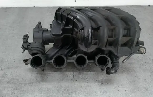 Volkswagen PASSAT B6 Intake manifold 06F133210K