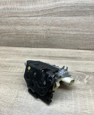 Volkswagen PASSAT B6 Rear door lock 3C4839015A