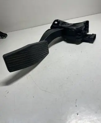 Opel Insignia A Accelerator throttle pedal 13237352 6PV00976500 17072008