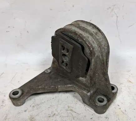 Volvo S80 Engine mount bracket 30680770