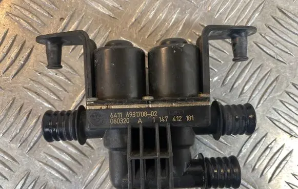 BMW 5 E60 E61 Coolant heater control valve 6931708 060320 1147412181