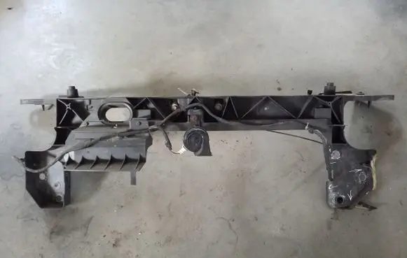 Renault Clio III Top upper radiator support slam panel 8200290143